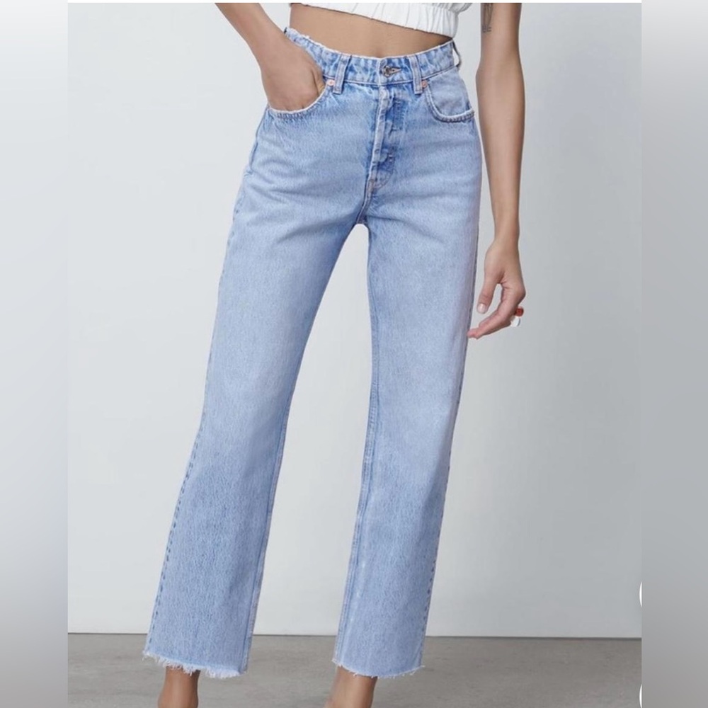 NWOT Zara Light Wash Straight Leg Jeans Size 8